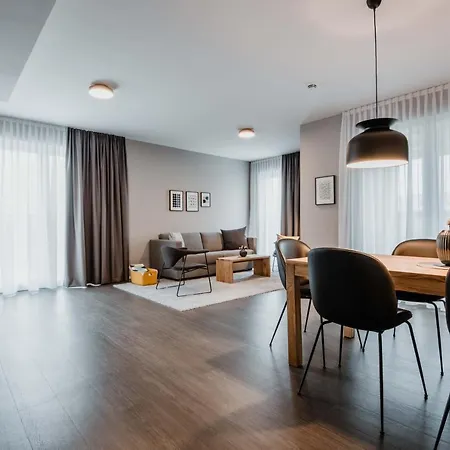 Timehouse Serviced Apartmán